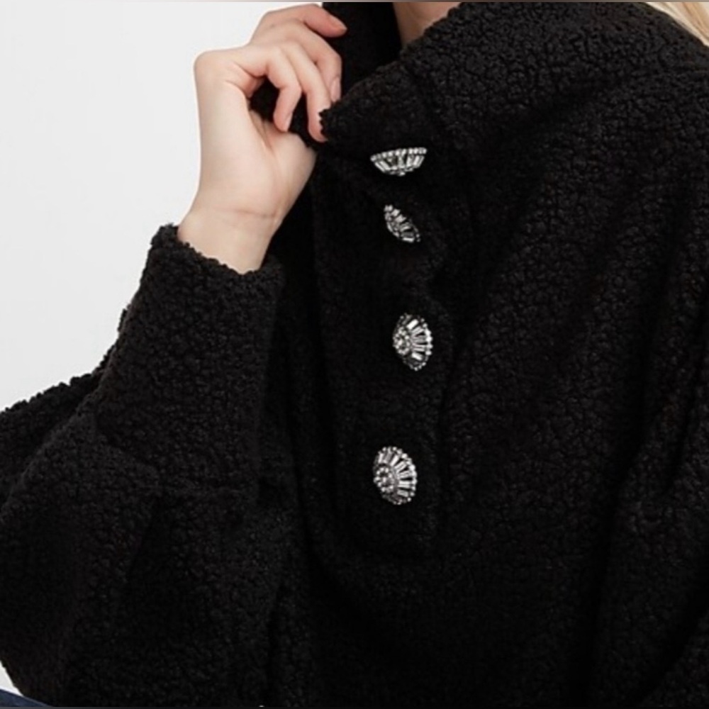 Express Pullover Sherpa with Diamond Buttons in Black